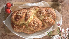 Τσουρέκι πολίτικο: Όλα τα μυστικά για να το φτιάξουμε στο σπίτι