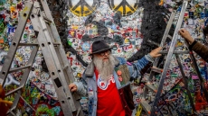 Με εκδηλώσεις θα τιμηθεί η 45η επέτειος ανέγερσης του Τείχους του Λένον στην Πράγα