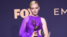 Η Τζούλια Γκάρνερ συζητά για τον πρωταγωνιστικό ρόλο σε σειρά για την κατάρρευση ανταλλακτηρίου κρυπτονομισμάτων