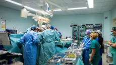 Μεταμοσχεύσεις: Δύο χειρουργοί μιλούν για την αλυσίδα ζωής που δημιουργήθηκε μετά την απώλεια των παιδιών στον Άραχθο