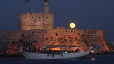 Πανσέληνος Αυγούστου 2025: Ελεύθερη είσοδος σε 114 μουσεία και μνημεία
