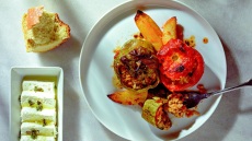 Δύο μαγείρισσες μας συμβουλεύουν πώς να φτιάξουμε τα πιο νόστιμα γεμιστά