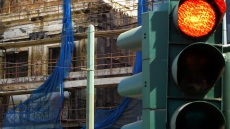 Σύλληψη 50χρονης που οδηγούσε φορτηγό στο Κορδελιό και παραβίασε το «κόκκινο» - Είχε στην κατοχή της ναρκωτικά και μαχαίρια
