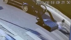 Η στιγμή που αυτοκίνητο παρέσυρε πεζό στον Πλατανιά Χανίων και τον πέταξε μακριά – Δείτε βίντεο
