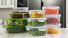 Μυρίζει το τάπερ ακόμα και πλυμένο; Έτσι θα καθαρίσει