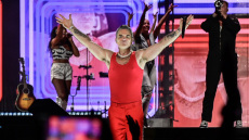 «Φωτιά» στο Καλλιμάρμαρο έβαλε ο Ρόμπι Γουίλιαμς - Δείτε βίντεο και φωτογραφίες
