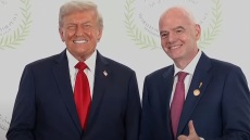 Ινφαντίνο, ο απρόσμενος καλεσμένος στη σύνοδο για τη Γάζα - Η χειραψία με τον Τραμπ