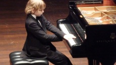 Ελισέι Μίσιν: Το παιδί - θαύμα του πιάνου έρχεται για ρεσιτάλ στο Μουσείο Μπενάκη