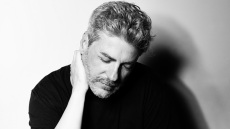 Πώς ο Μανώλης Παπουτσάκης υπέγραψε το τεύχος Νοεμβρίου του Cantina