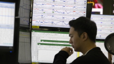 Στο κόκκινο η Ασία καθώς ξεφουσκώνει το ράλι της AI, βουτιά για τον Nikkei κάτω από τις 50.000 μονάδες