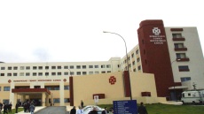 Στη ΜΕΘ 48χρονη που παρασύρθηκε από αυτοκίνητο στην Κίσσαμο - Έχει βαριές κρανιοεγκεφαλικές κακώσεις