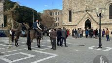 Πιστοί με μικρά και μεγάλα ζώα συμμετείχαν σε εκκλησιασμό στη Ρόδο, δείτε φωτογραφίες