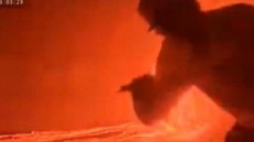 Απίστευτες εικόνες από το ηφαίστειο Κιλαουέα στη Χαβάη: Βρέθηκαν δίπλα στη λάβα και πόζαραν σε κάμερα που έχουν εγκαταστήσει επιστήμονες