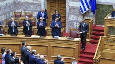 Τα γενέθλια του Κυριάκου Μητσοτάκη στη Βουλή: Οι ευχές Κακλαμάνη και το κάλεσμα στο γραφείο του για  «γλυκό χωρίς ζάχαρη»