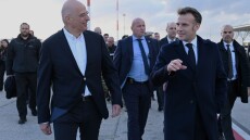 Μακρόν από τη Σούδα: Ευχαριστώ την Ελλάδα για την τέλεια συνεργασία, η όποια επίθεση στην Κύπρο είναι επίθεση στην Ευρώπη