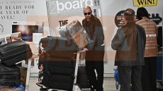 Επέστρεψε στην Αθήνα ο Βασίλης Σπανούλης, χαμογελαστός, αλλά χωρίς δηλώσεις στο Ελ. Βενιζέλος