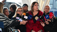 Δύο αυτεπάγγελτες δικογραφίες σε βάρος της Κωνσταντοπούλου γιατί βιντεοσκοπούσε αστυνομικούς στη δίκη για τα Τέμπη