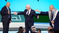 Αμηχανία στο Συνέδριο της FIFA: Ο πρόεδρος της Παλαιστινιακής Ομοσπονδίας αρνήθηκε να δώσει το χέρι στον αντιπρόεδρο της Ισραηλινής

