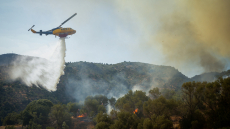 Νεκροί δύο πυροσβέστες στη μεγάλη φωτιά στο Ρέθυμνο - Εκκενώσεις χωριών, απεγκλωβισμοί δια θαλάσσης, ενίσχυση εναέριων από Καλαμάτα και Ρόδο