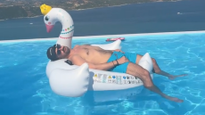 Γιάννης Τσιμιτσέλης: Το χιουμοριστικό βίντεο από τις διακοπές του - «Μπορώ να σαπίσω περισσότερο και θα το κάνω»
