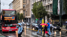 Χριστούγεννα με έντονη κακοκαιρία: Βαρομετρικό χαμηλό φέρνει βροχές, καταιγίδες και χιόνια στα ορεινά