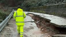 Στη δίνη της κακοκαιρίας δυτική Ελλάδα και Ήπειρος: Πλημμυρισμένοι δρόμοι, προβλήματα στις μετακινήσεις, ανεμοστρόβιλος σε Ηλεία και Ιωάννινα