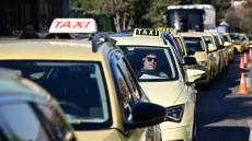 Live η κίνηση: Μποτιλιάρισμα στο ανοδικό ρεύμα του Κηφισού από το ύψος της Ιεράς Οδού, στο κόκκινο και το κέντρο - Απεργούν τα ταξί 
