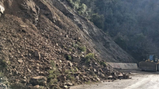 Διακοπή και εκτροπή κυκλοφορίας οχημάτων στην εθνική οδό Τρίπολης - Πύργου, λόγω κατολίσθησης
