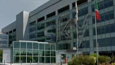 Ιταλία: Άντρας προσπάθησε να μπουκάρει στον Sky Italia στο Μιλάνο - Τον ακινητοποίησαν στο έδαφος και μετά από λίγο... πέθανε