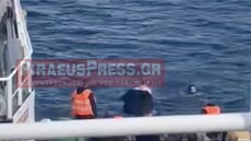 Δείτε βίντεο: Άνδρας εντοπίστηκε μεσοπέλαγα στη Σαλαμίνα – Διασώθηκε από φέρι μποτ