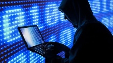 Πληθαίνουν οι διαδικτυακές απάτες από εταιρείες-«φαντάσματα» που υπόσχονται κέρδη από δήθεν επενδύσεις