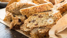 Γλυκά παξιμαδάκια χωρίς γλουτένη με μέλι και χουρμάδες