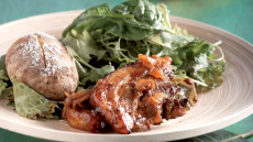 Χοιρινά παϊδάκια με μυρωδικά και ρούμι