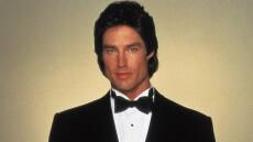 Ο Ριτζ Φόρεστερ με λευκά μαλλιά μαζεύει σταφύλια στη Βουλγαρία