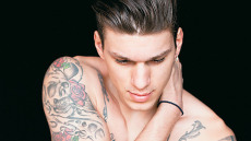 Στηβ Μιλάτος: Σταμάτησα να είμαι στρίπερ όταν συνευρέθηκα με νύφη και κουμπάρα και «σοκαρίστηκα»