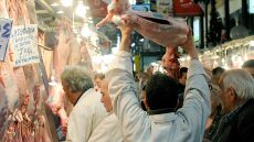 Πασχαλινό τραπέζι: Πόσο θα πληρώσουμε φέτος για οβελία - Έως και 8 ευρώ η τιμή του κτηνοτρόφου 