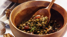 Σαλάτα με φακές χουρμάδες και άνηθο