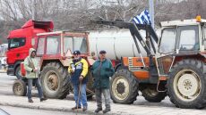 Ανοιξαν οι αγρότες το τελωνείο του Προμαχώνα
