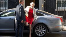 Η Μέι θα προειδοποιήσει τη Μέρκελ: «Θα χρειαστούμε χρόνο για το Brexit»