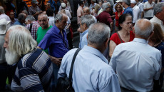 Καβγάς Μαξίμου-ΝΔ μετά την παραδοχή Μαντά για το ΕΚΑΣ 