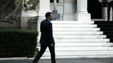 Πόλωση και προσωπικές επιθέσεις η νέα γραμμή του Μαξίμου