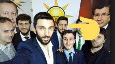 Φωτογραφία - ντοκουμέντο: Οπαδός(;) του Ερντογάν ο δολοφόνος του Ρώσου πρέσβη 