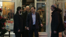 Τσίπρας στη Θεσσαλονίκη: Μεζέδες, ρετσίνα και χαμόγελα μετά από μια δύσκολη μέρα στο γραφείο