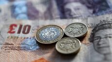 Βρετανία: Απομακρύνεται η απειλή αποχώρησης από τις συνομιλίες - Aνακάμπτει η λίρα