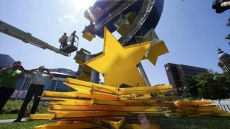 Bloomberg: Τρία σενάρια διάλυσης και άλλα τρία διάσωσης της ευρωζώνης