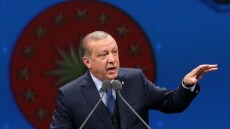 Ερντογάν: «Θετική» αλλά όχι «επαρκής» η αμερικανική επίθεση στη Συρία