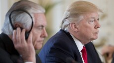 Εξοργισμένοι οι ακροδεξιοί υποστηρικτές Τραμπ για την επίθεση στη Συρία  