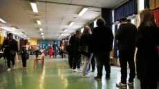 Η Γαλλία ψηφίζει, η Ευρώπη αγωνιά  - Αυξημένη η συμμετοχή 