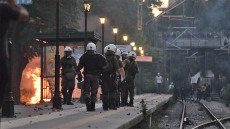 Μενίδι: Πετροπόλεμος και χημικά στη νέα πορεία για τον Μάριο 