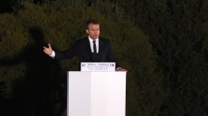 Γαλλικά ΜΜΕ: Η ομιλία του Μακρόν στην Πνύκα και οι... σπόντες για τον τυφώνα Ίρμα 